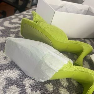 Chelsea & Violet Green Paris Terry Cloth Bow Slide Sandals Size 9